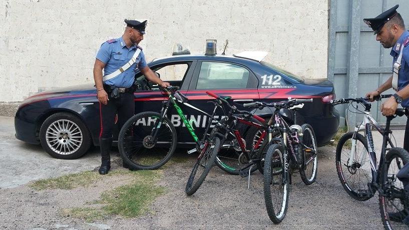 Le biciclette parte della refurtiva rinvenuta nella casa del 40enne olbiese