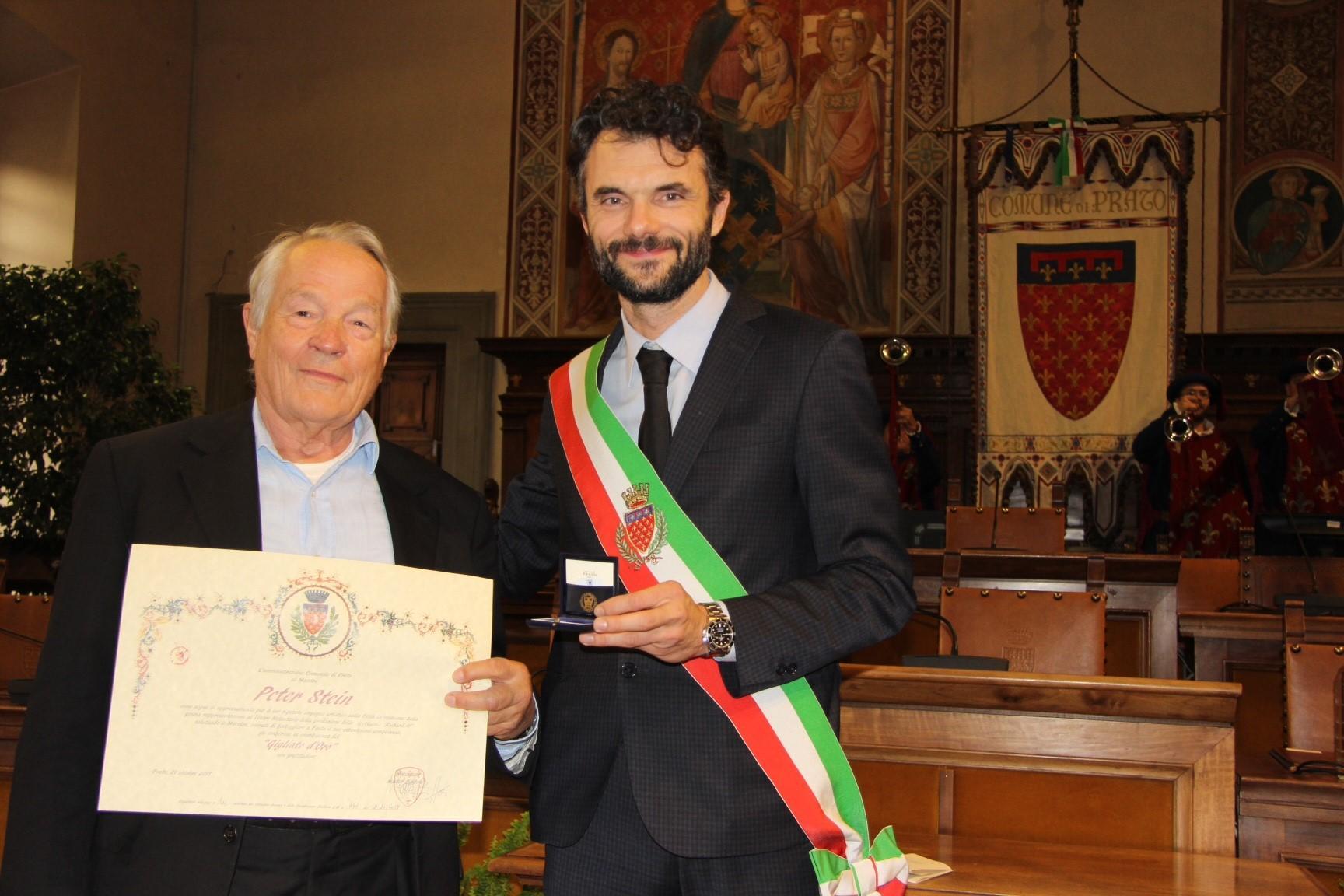 Il regista Peter Stein insieme al sindaco di Prato Matteo Biffoni (foto Claudio Batavia)