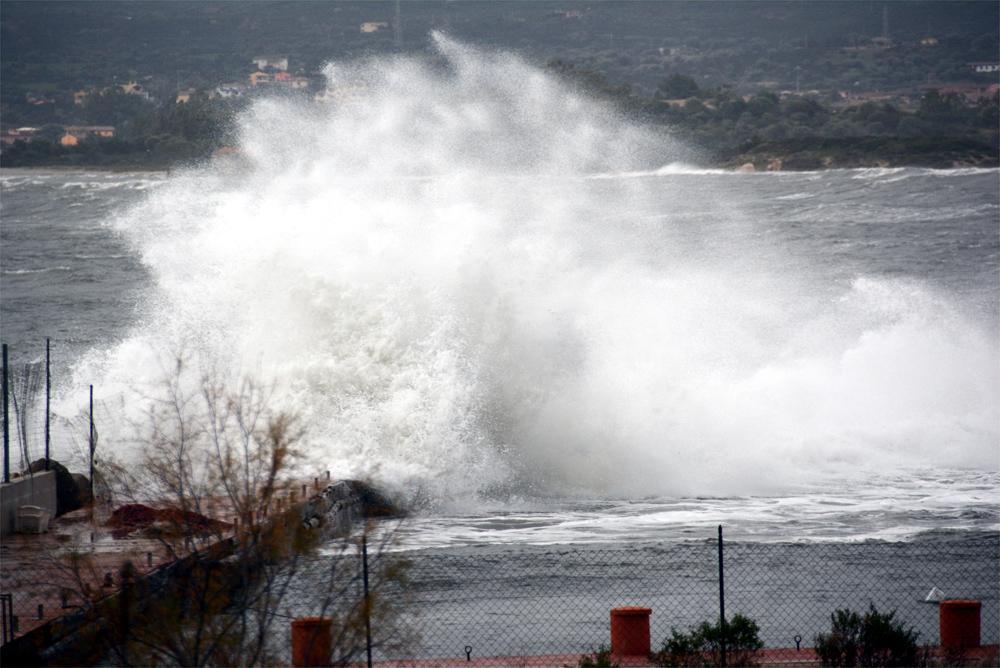 Maltempo, allerta meteo in Sardegna: forte vento e mare in burrasca