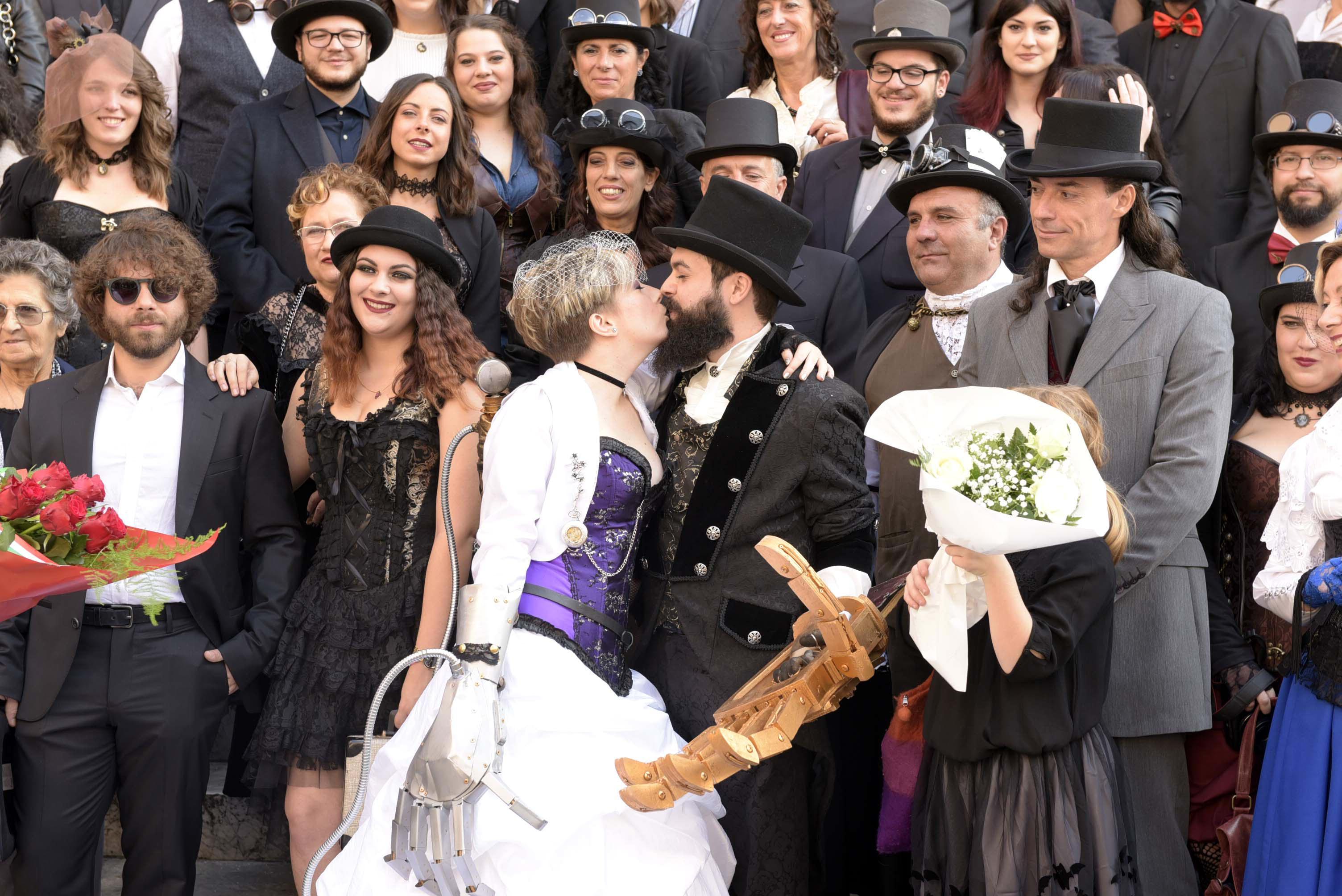Enrico e Chiara, ecco i primi sposi "steampunk"
