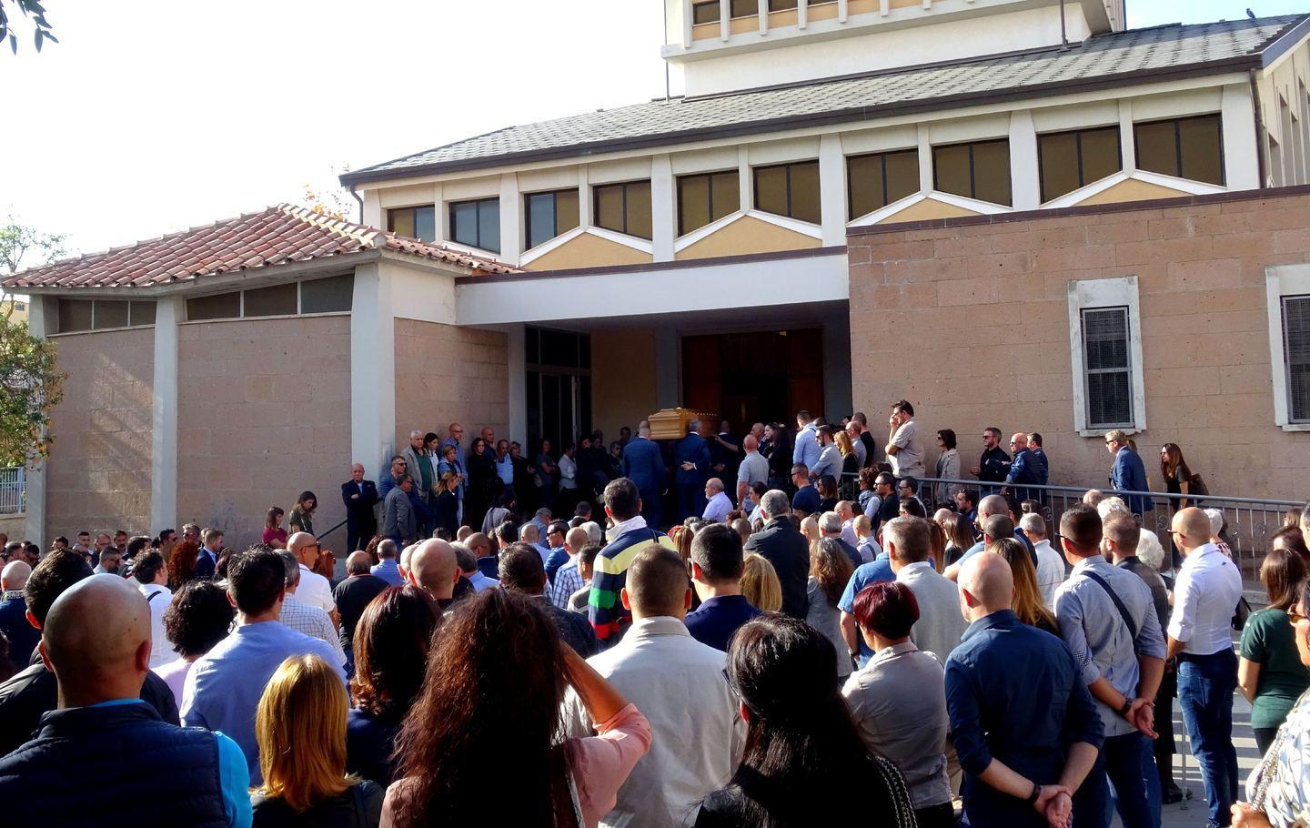 Sassari, l’ultimo saluto al sub annegato all'Argentiera