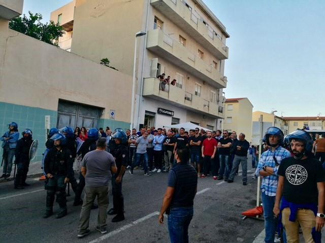 Il corteo degli antifascisti (foto Mario Rosas)
