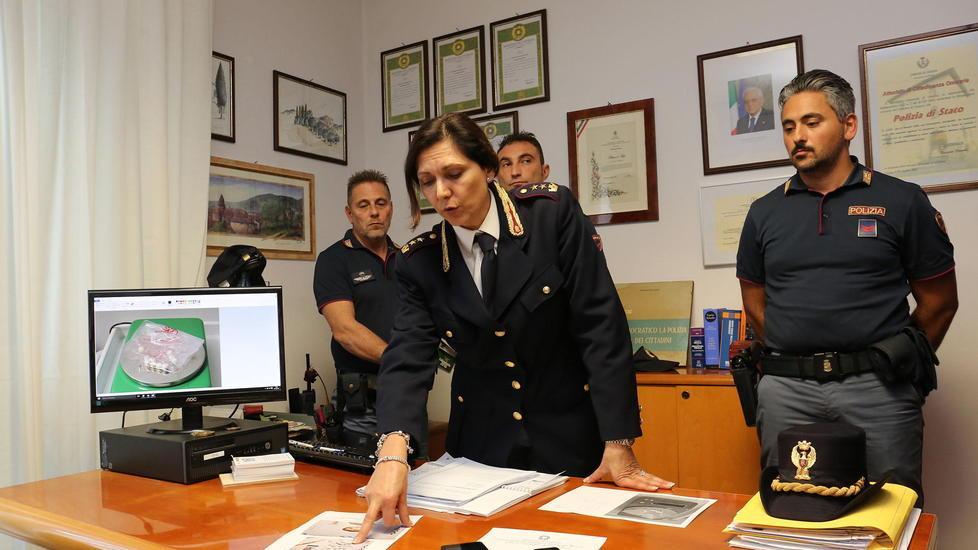 Fa picchiare l’ex compagno davanti al figlio, due arrestati