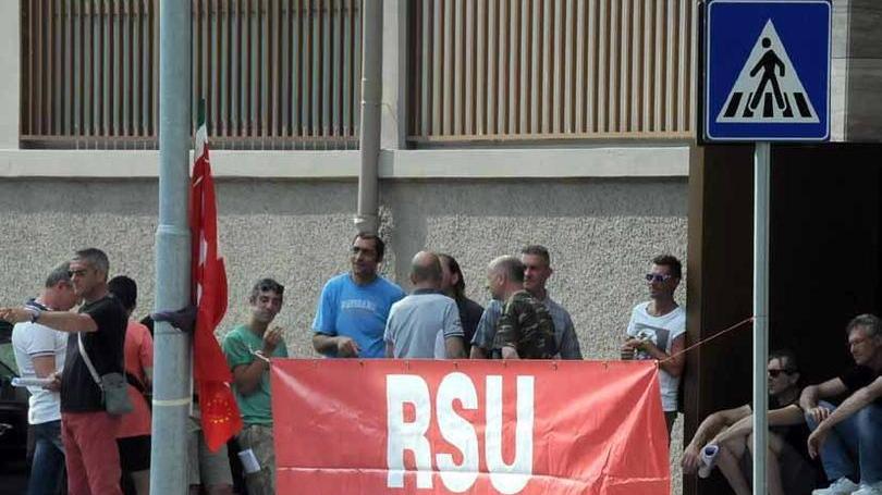 Le tute blu tornano in piazza