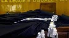 Tentarono di abusarla nel negozio, il racconto della testimone