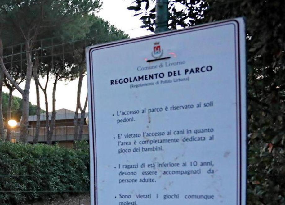 Restano chiusi nel parco pubblico di via Cattaneo 