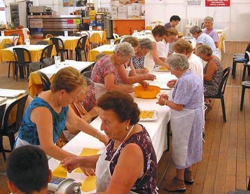 Artisti di strada e cibo a volontà 