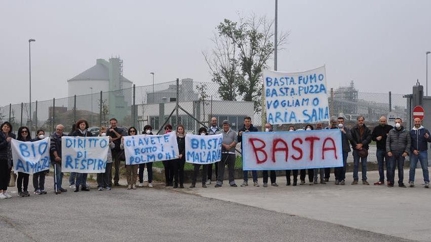 Massa Finalese: i cittadini “sequestrano” l’inceneritore dell’Enel