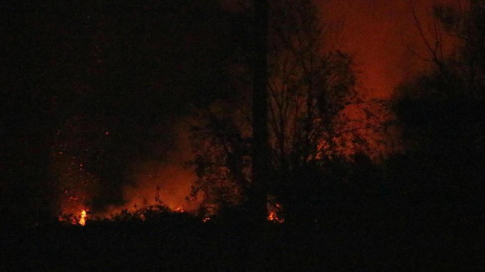 Incendio all'ex discarica delle Carbonaie