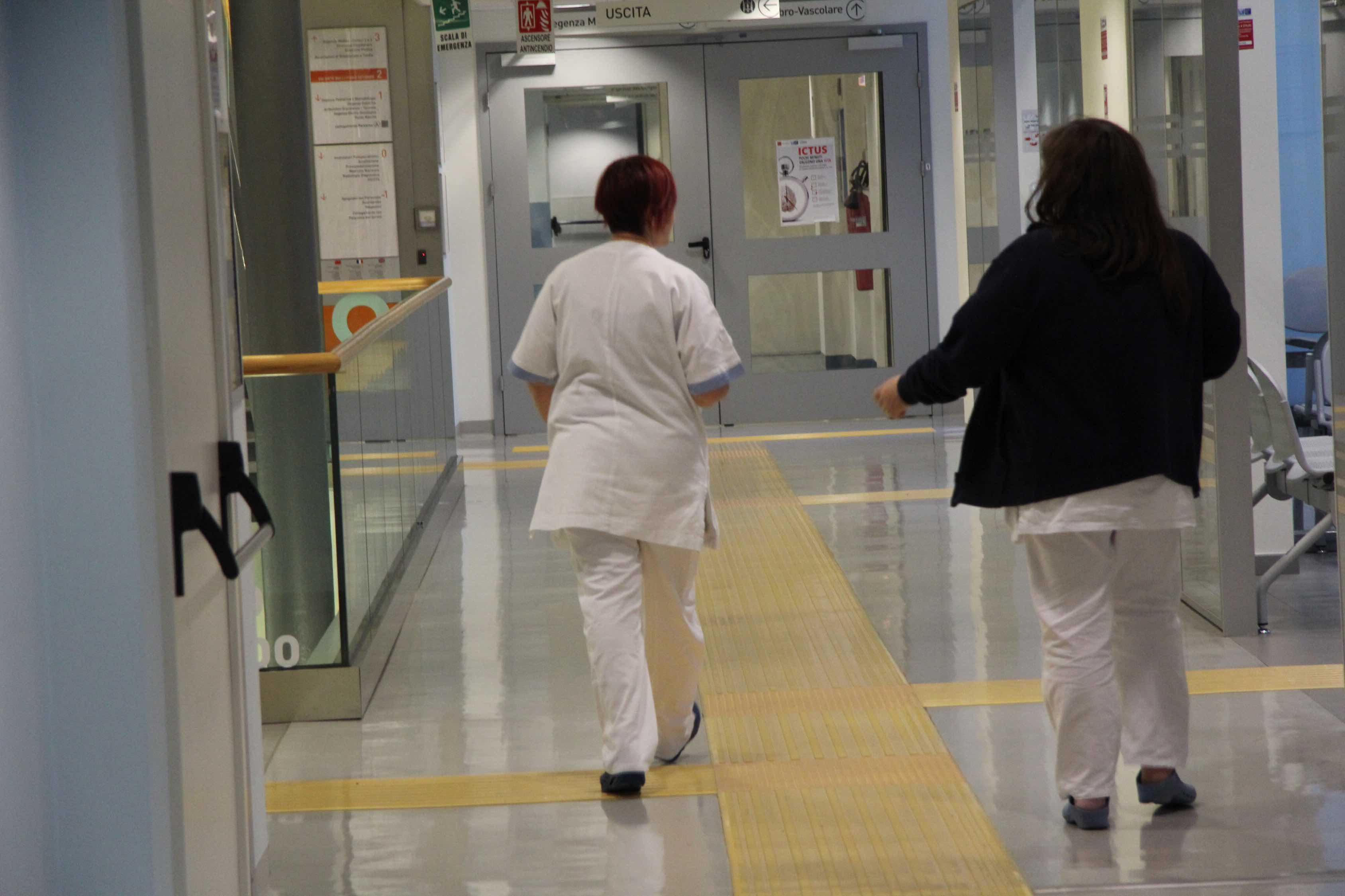 La corsia di un ospedale dell'Usl Toscana centro (foto d'archivio)