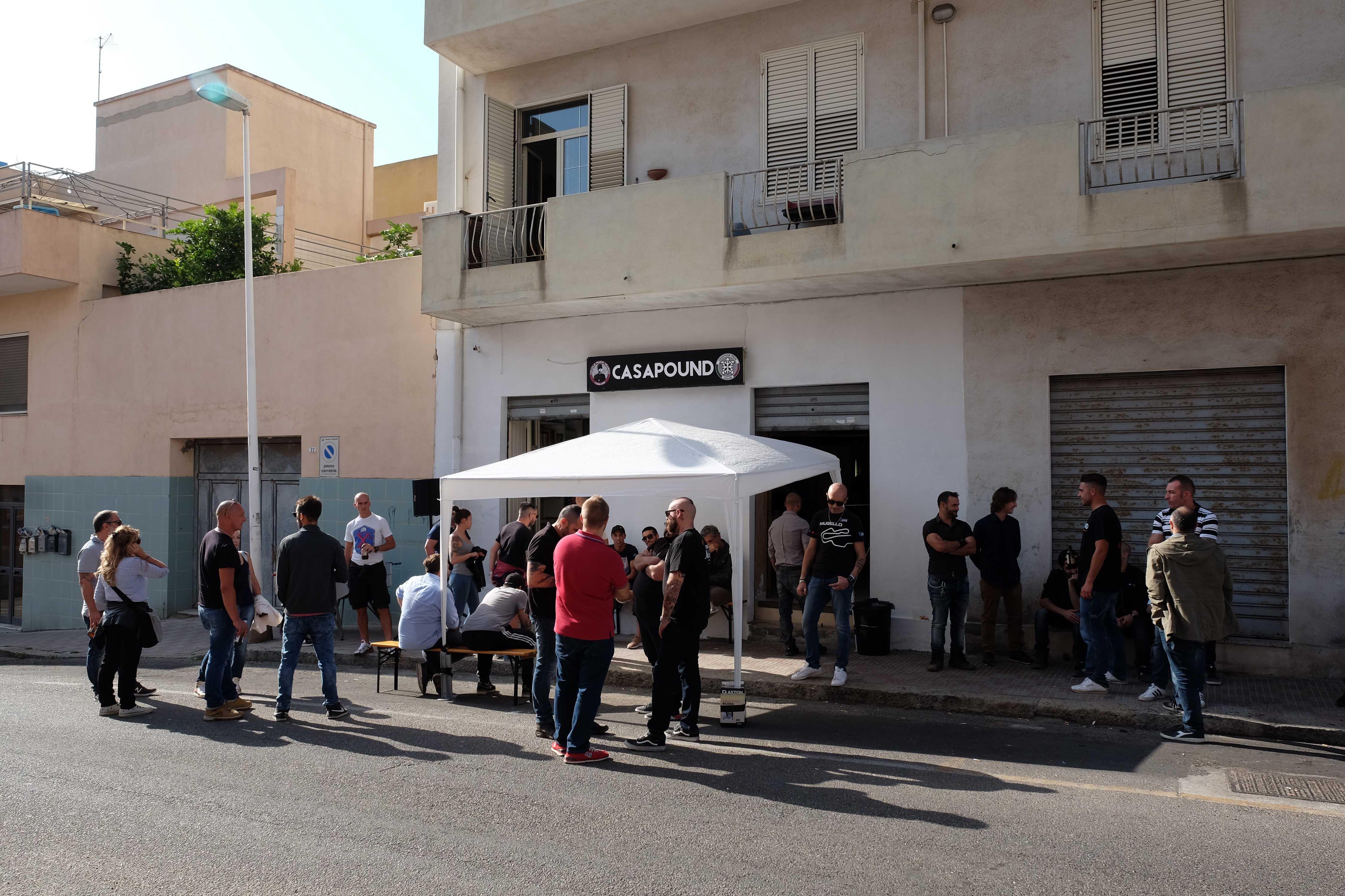 La sede di CasaPound in via La Nurra (foto Mario Rosas)