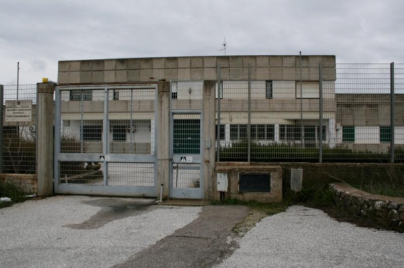 Centro rimpatrii a Macomer: la minoranza in Comune preme per il referendum 