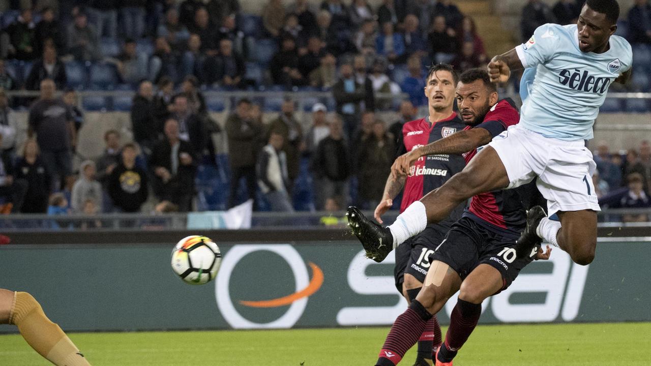 Il Cagliari travolto dalla Lazio, 3-0 all'Olimpico