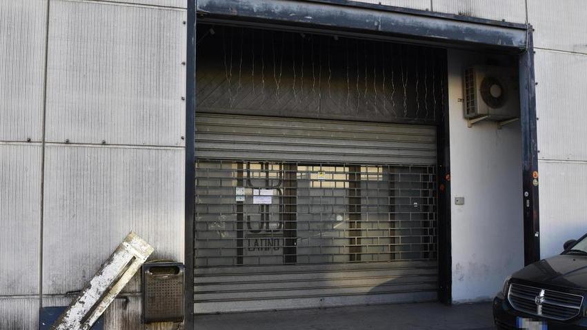 Botte davanti al locale Via la licenza del bar per dieci giorni