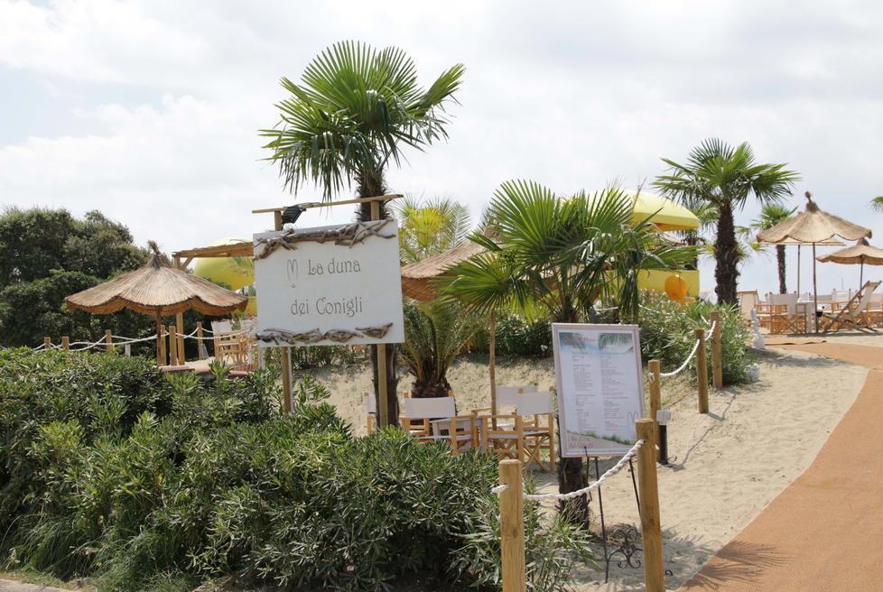 Esposto contro il bar della spiaggia libera di Motrone