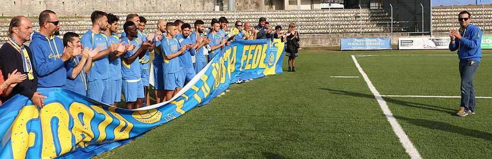 Il nuovo striscione “La vostra forza è la nostra fede”