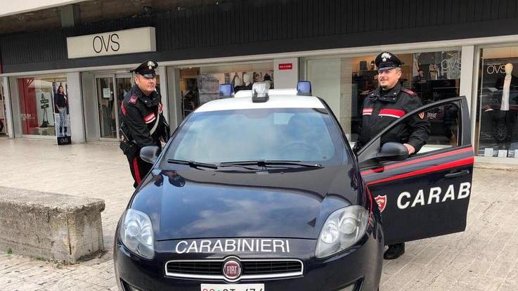 Ruba portafoglio a cliente Arrestata all’Oviesse