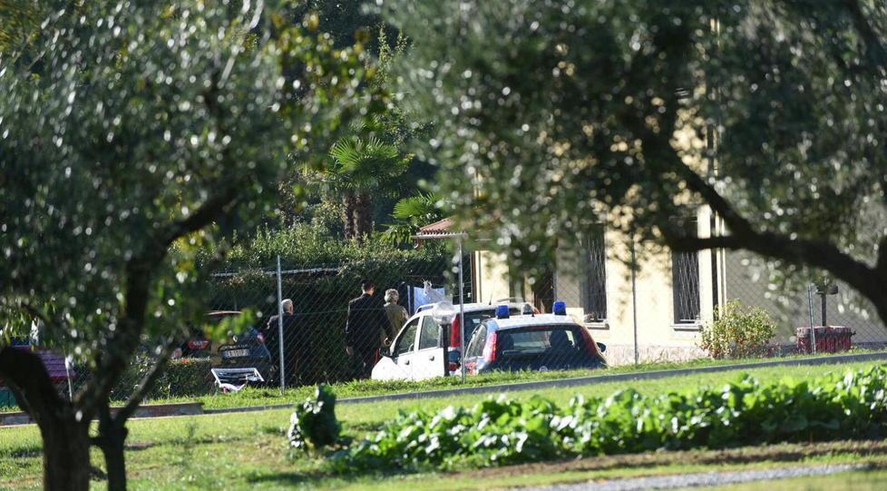 Cade dalle braccia del nonno e muore 