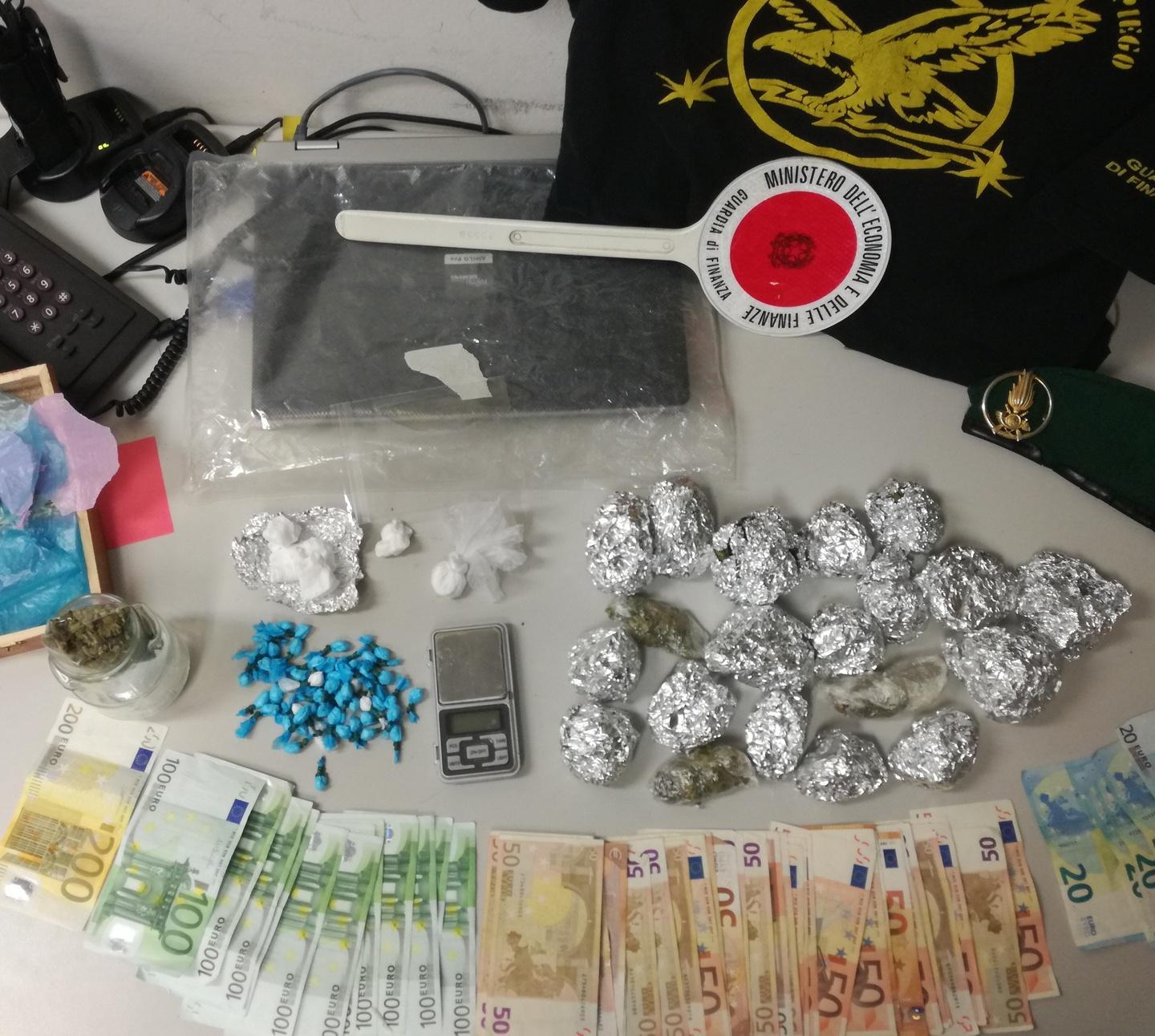 Ventenne nascondeva in casa 50 dosi di cocaina 
