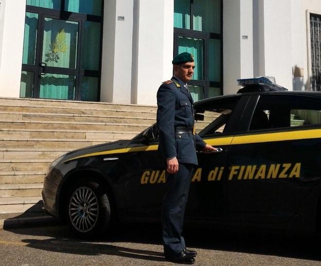 Carbonia, sequestrati in un negozio 859 prodotti per la casa
