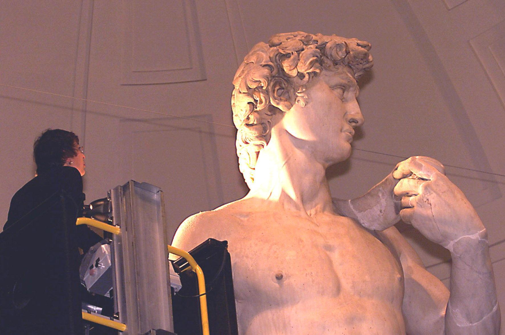 In ufficio non c'è posto, la direttrice della Galleria dell'Accademia costretta a lavorare da casa 