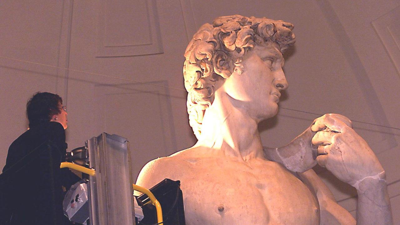 In ufficio non c'è posto, la direttrice della Galleria dell'Accademia costretta a lavorare da casa