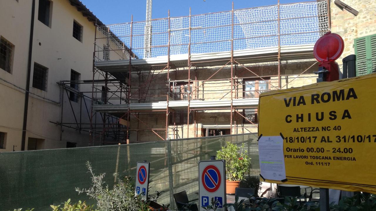 Residenti assediati nel borgo storico dai lavori in corso