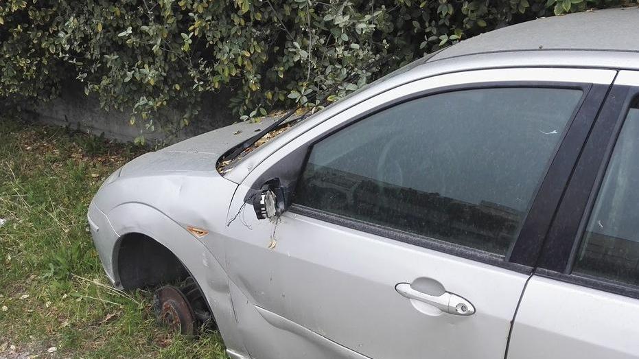 Auto rimosse e due super multe