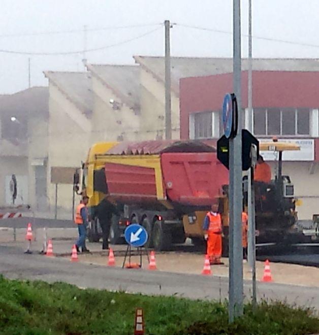 Strade sicure, Berra punta su asfalto e pista ciclabile 