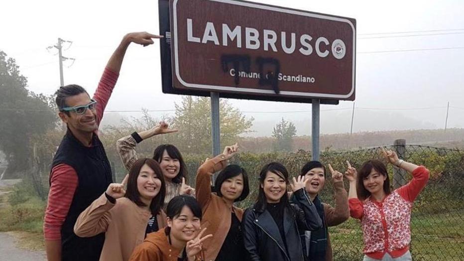 Delegazione giapponese a Scandiano per il Lambrusco