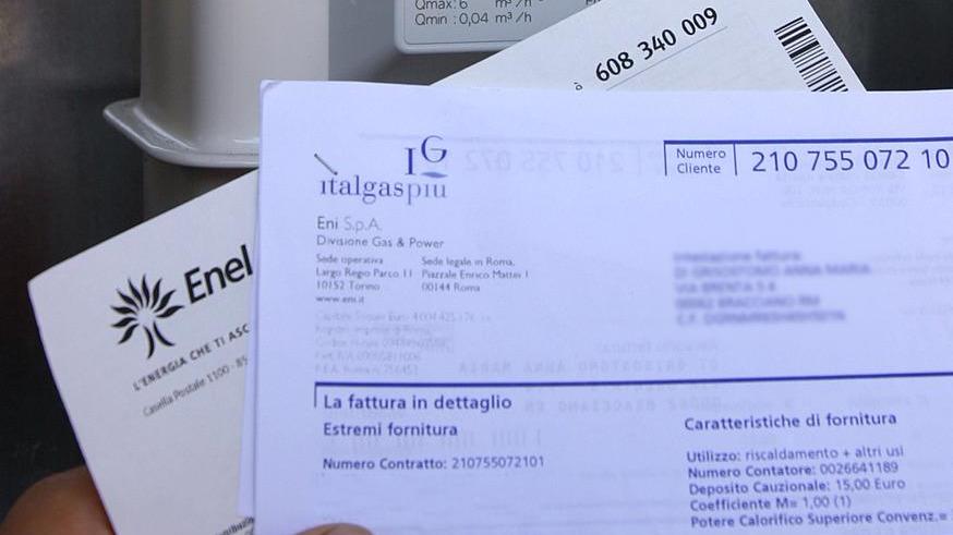 Intestano le bollette a una parente ignara