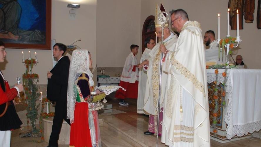 Il vescovo a Ittiri per festeggiare don Virgilio 