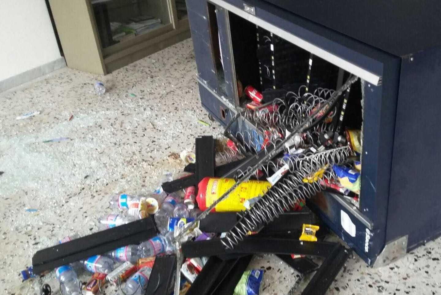 Al Pacle devastato un distributore 