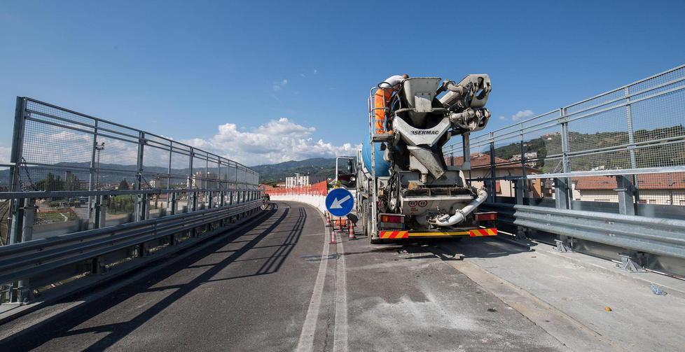 Cavalcavia, lavori sospesi per le Feste 