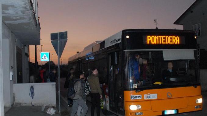 Studenti lasciati a piedi dal bus