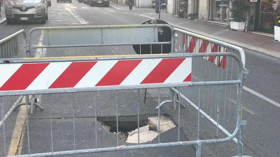 Fogne di via Lombroso, ripresi i lavori