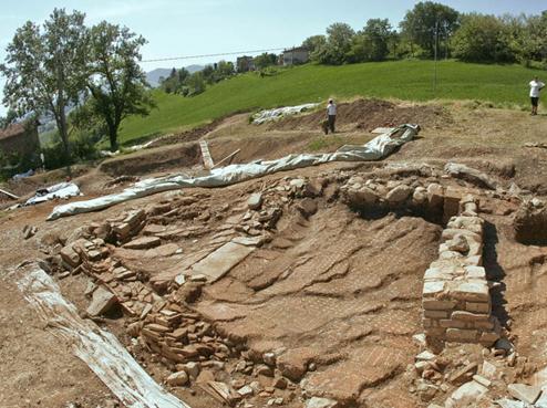 Un “museo” archeologico alle scuole Cavedoni 