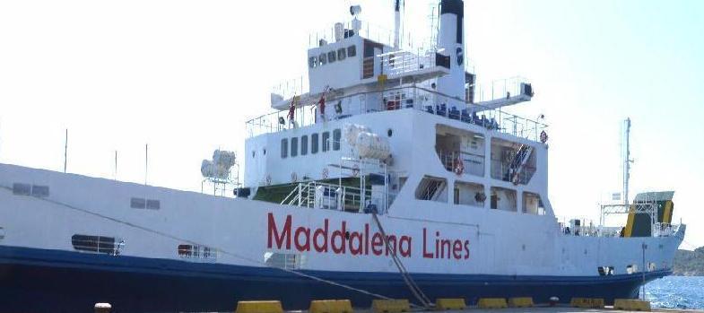 Maddalena Lines molla gli ormeggi 