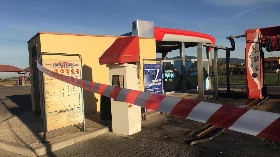 Il distributore preso di mira dai ladri a Ponsacco