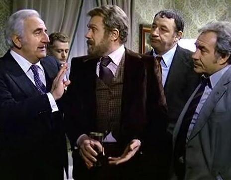Lo scherzo tra nonni finisce a pesci in faccia 