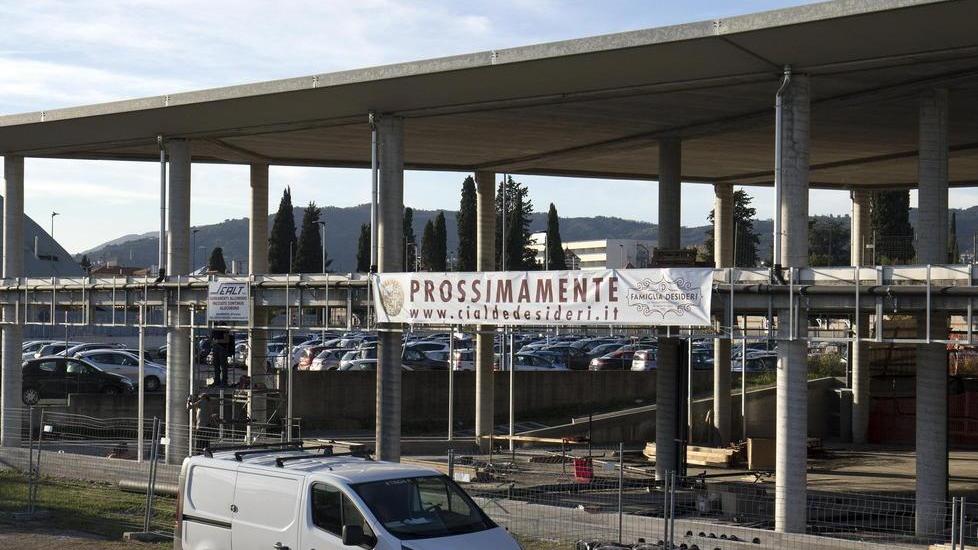 Il capannone di via Gentile dove si trasferisce Desideri (Foto Nucci)