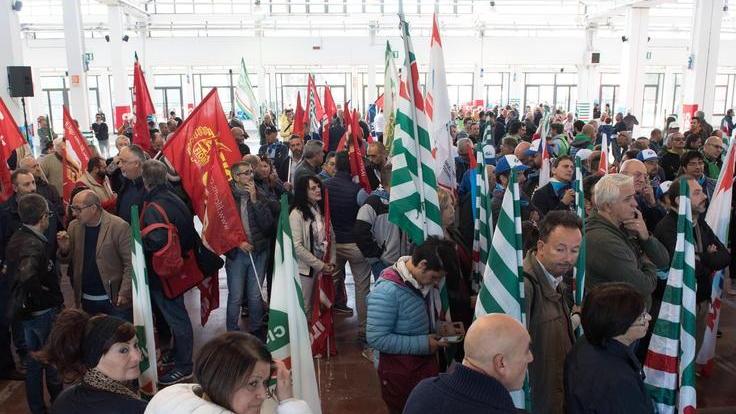 Mille sindacalisti al Polo fiere «Si cambi la legge di bilancio»