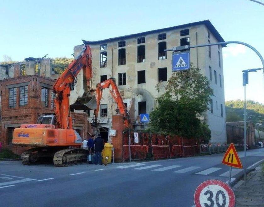 Famiglie evacuate per la demolizione 