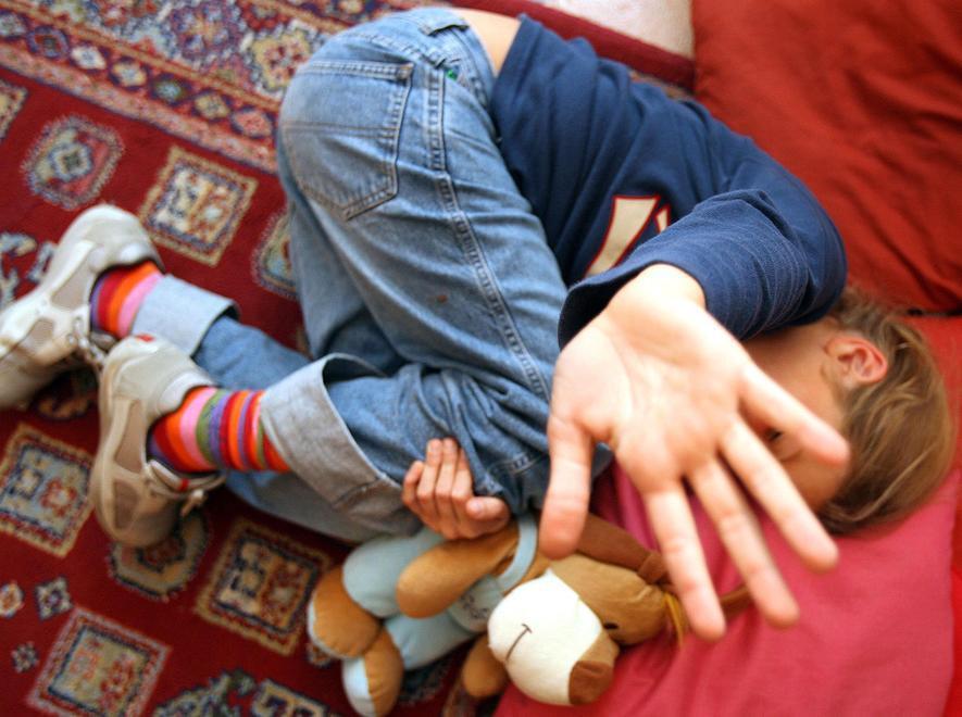 Condannato a quattro anni per violenza su una bimba 