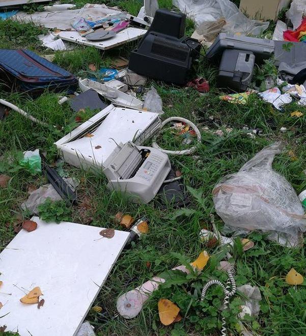 Discarica a cielo aperto fra via Lama e Cavata 