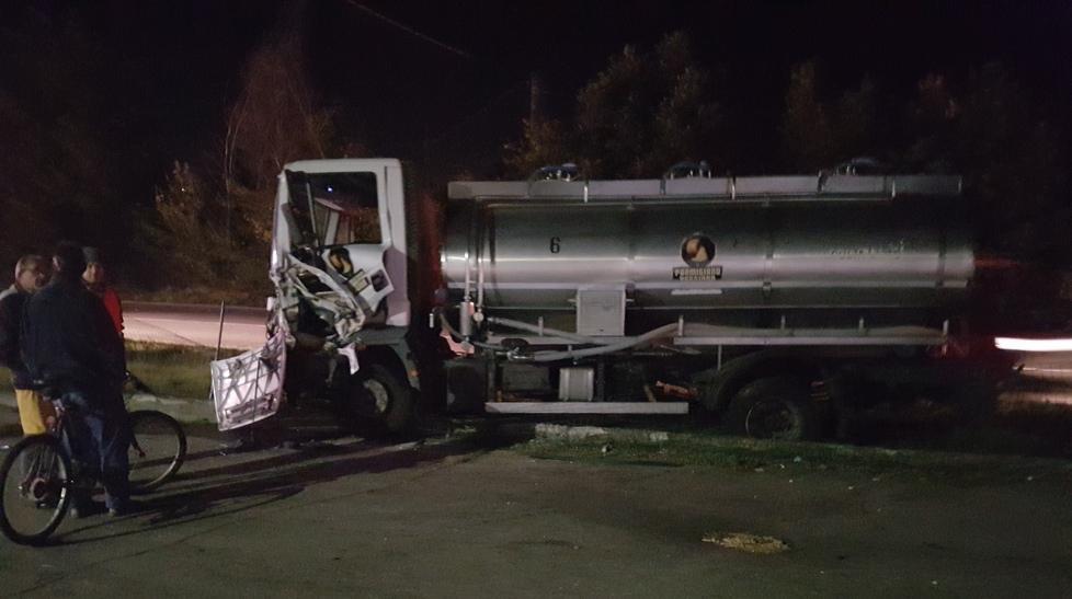 Scontro fra camion e tre auto bloccata per ore la statale 63