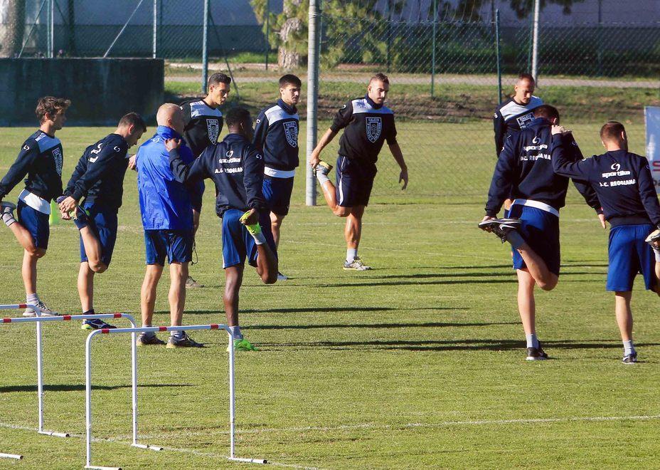 Il primo allenamento inizia sotto gli occhi di tanti tifosi 