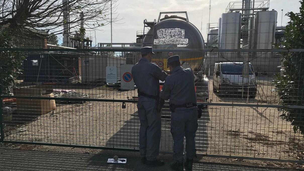 Traffico illecito di rifiuti pericolosi tra Ferrara e Macerata.