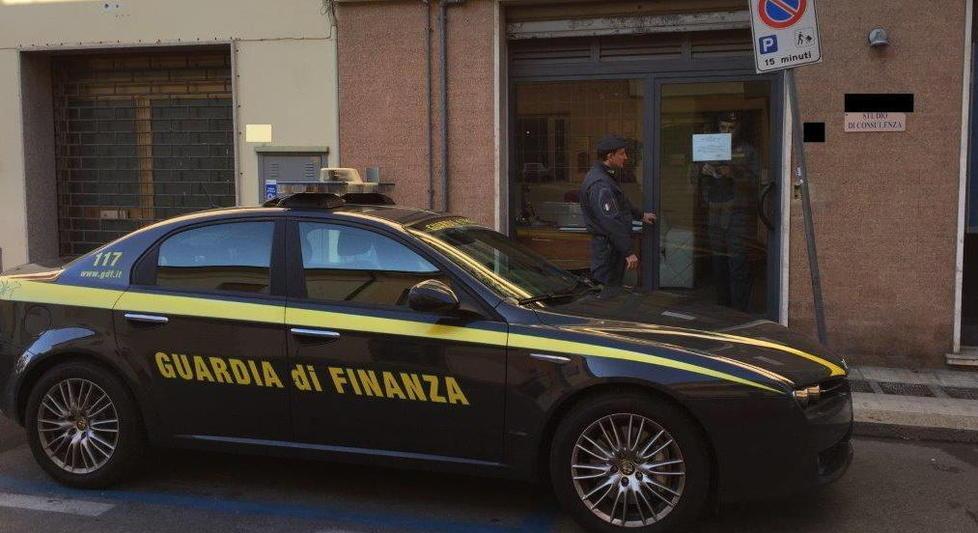 Vendite immobiliari, truffati gli anziani 