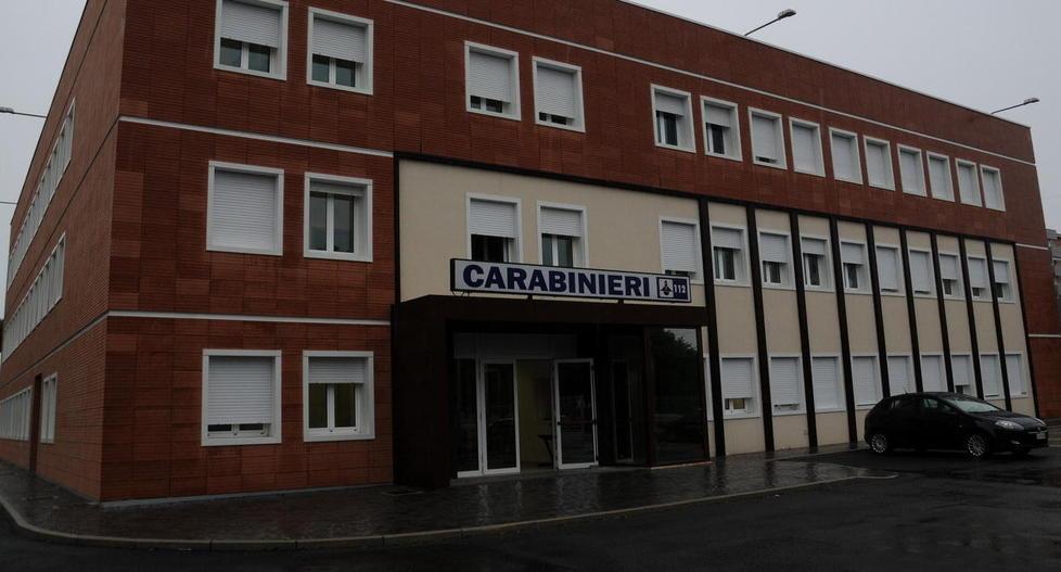 Baci per rubargli la catenina ma a 92 anni la mette in fuga 